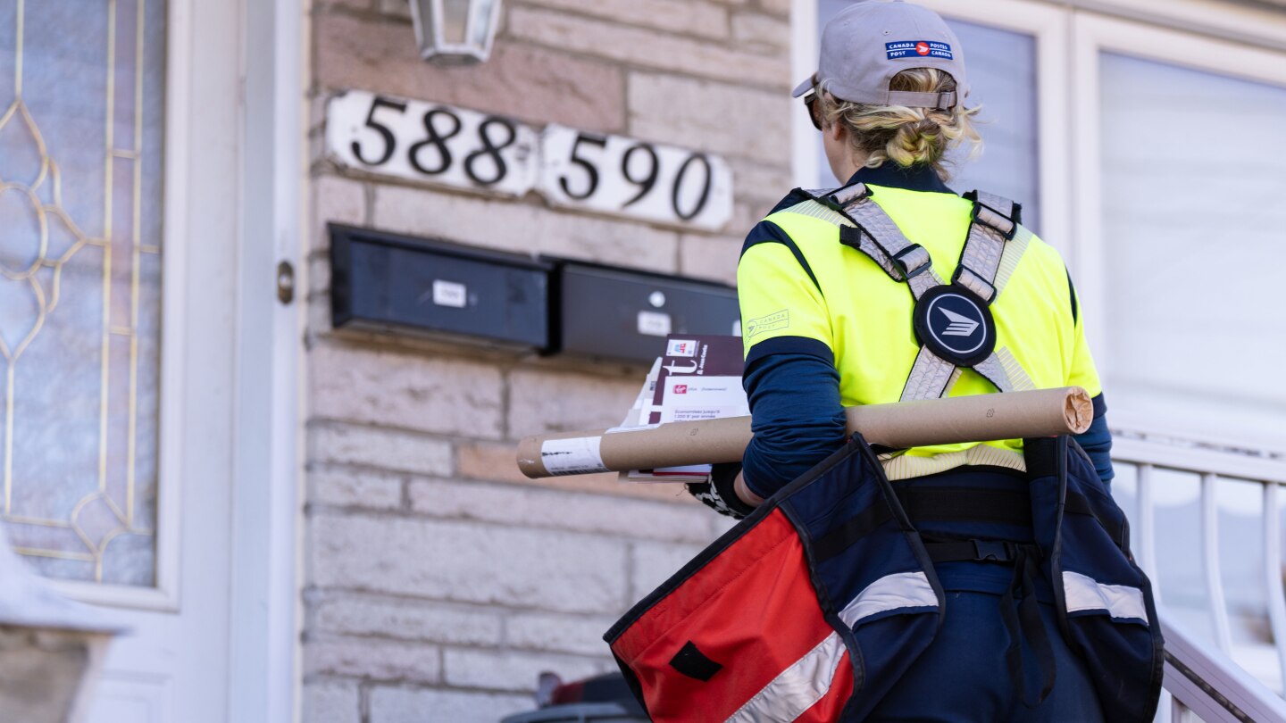Canadian union of postal workers starts strike