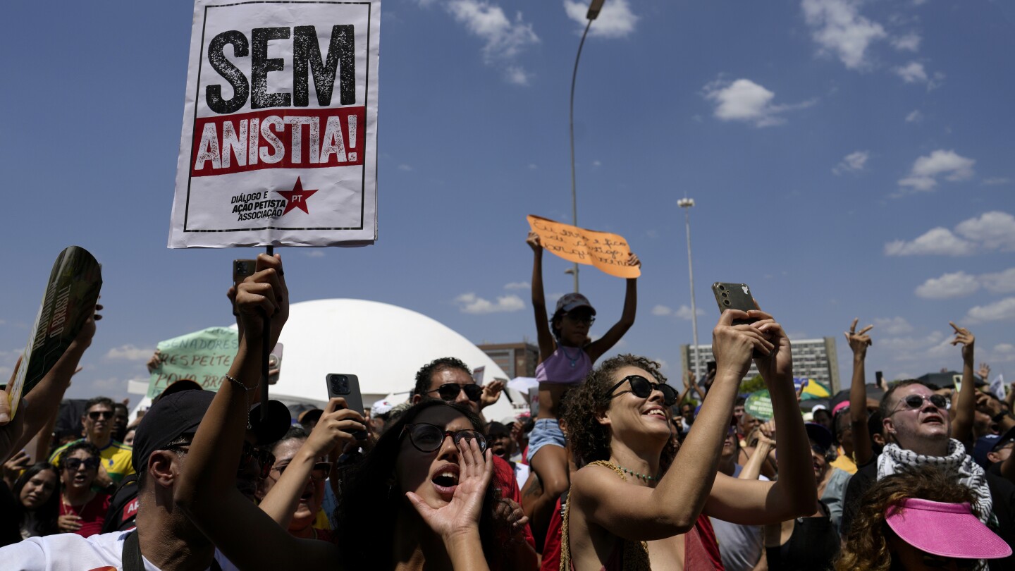 Brazilians rally against possible Bolsonaro pardon and legal changes