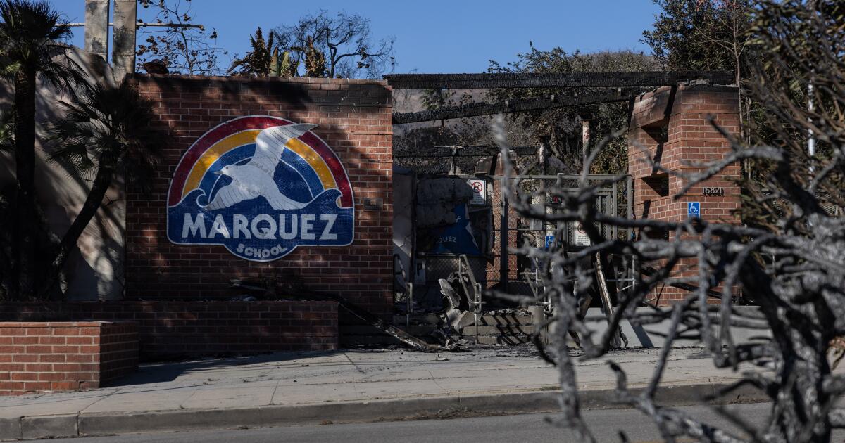 Students return to burned-down elementary school in Palisades -- in temporary bungalows