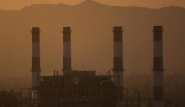 As Trump guts greenhouse gas reporting, California has its own rules