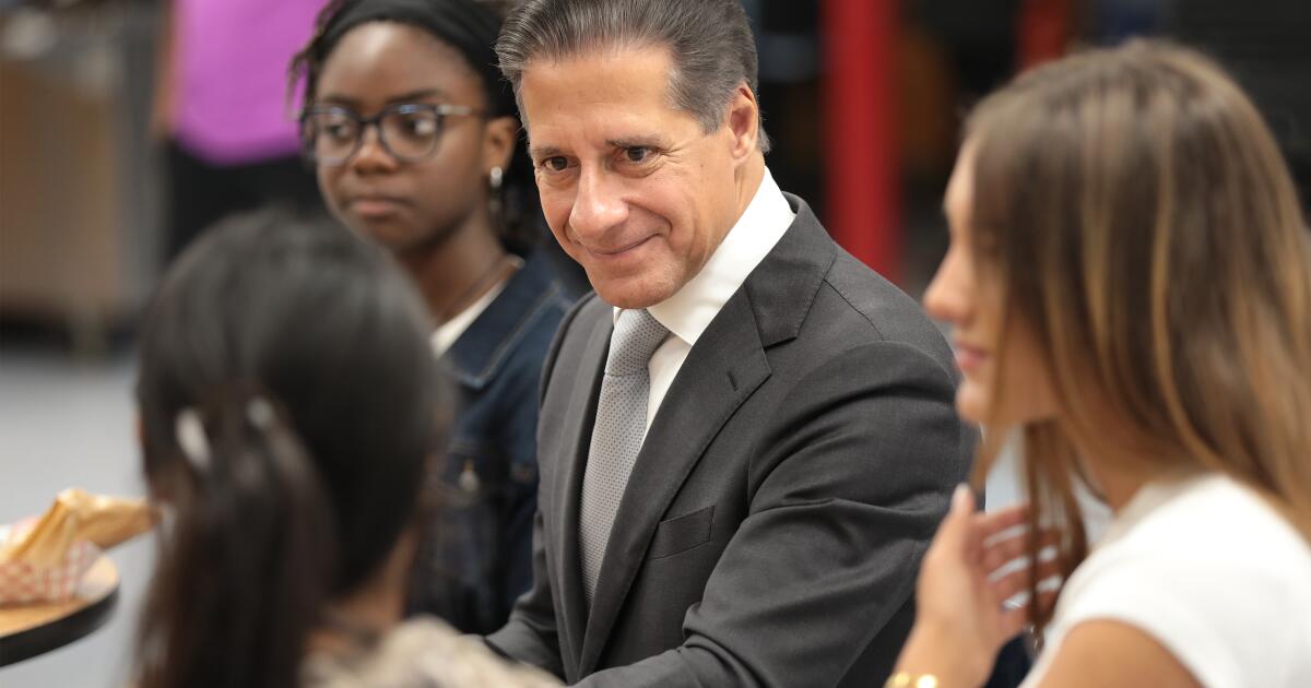 LAUSD Supt. Alberto Carvalho is hired for another four years