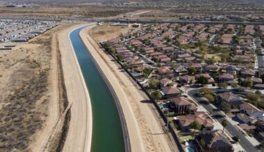 Experts call for cutting water use along Colorado River