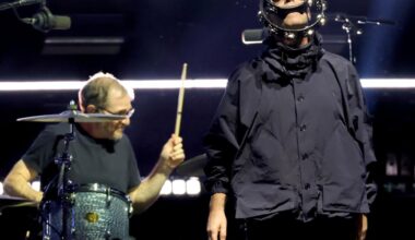 Oasis reunion show stirs up fans' emotions at the Rose Bowl