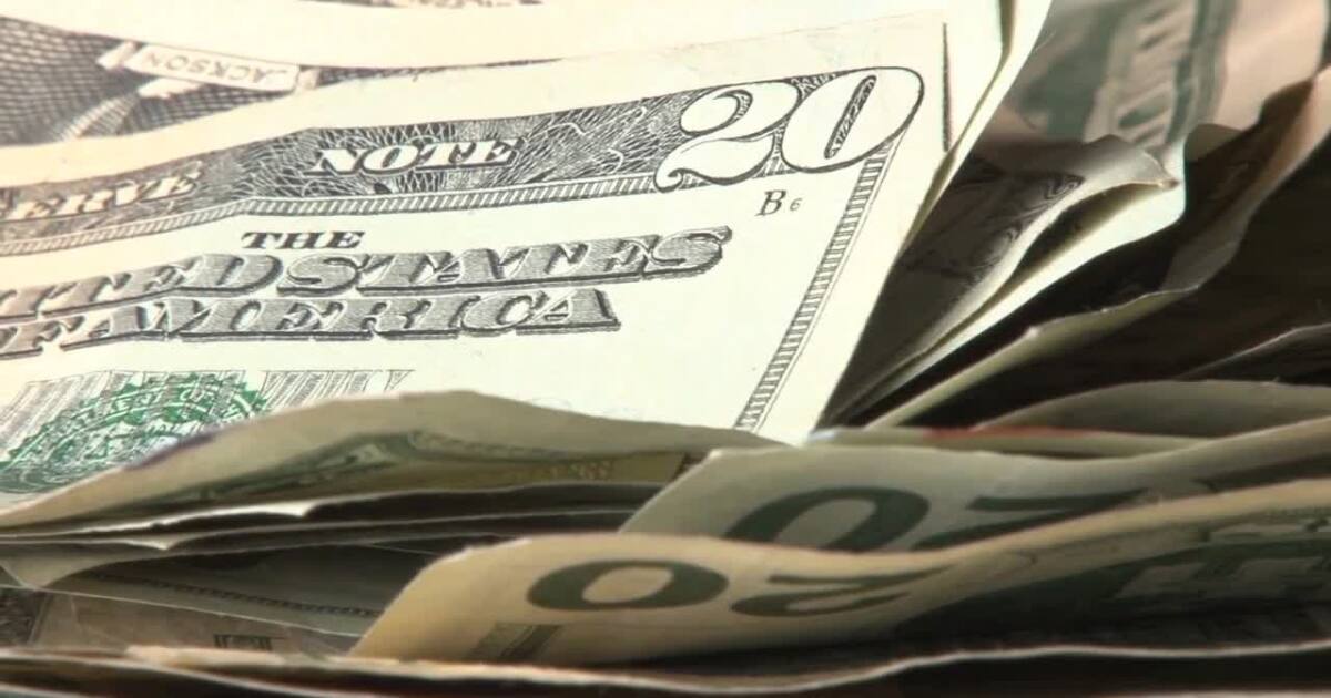 'No-spend' challenge helping people save money by cutting unnecessary purchases