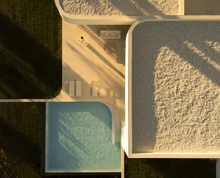Villa 18, House in la Moraleja / Fran Silvestre Arquitectos - Image 9 of 37