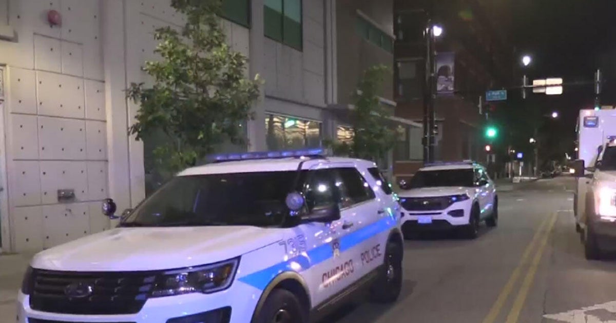 Boy, 17, wounded in shooting in car in Chicago's South Loop