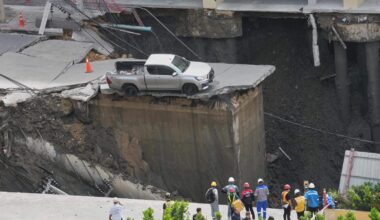 Bangkok road collapse creates a sinkhole disrupting traffic and prompting evacuations