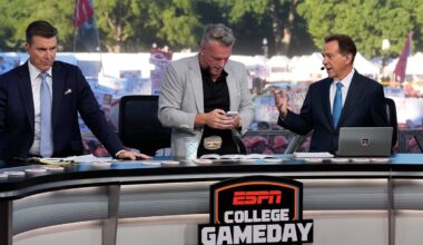 Houston Cougars Coach's Emotional Cancer Battle Featured On College GameDay