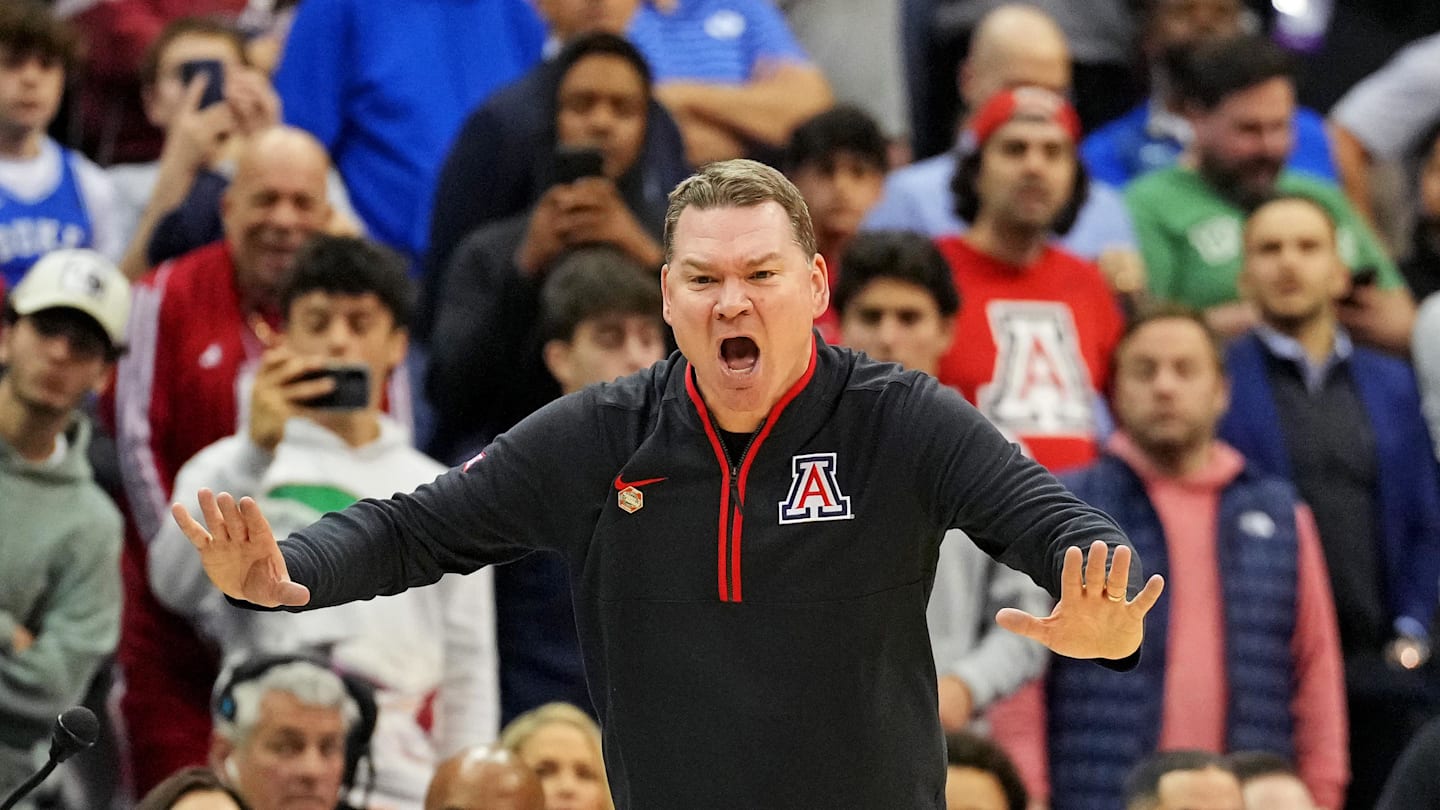 Arizona Wildcats head coach Tommy Lloyd