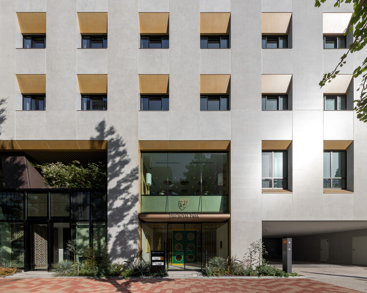 The Royal Park Hotel Ginza 6 chome / Mitsubishi Jisho Design - Exterior Photography