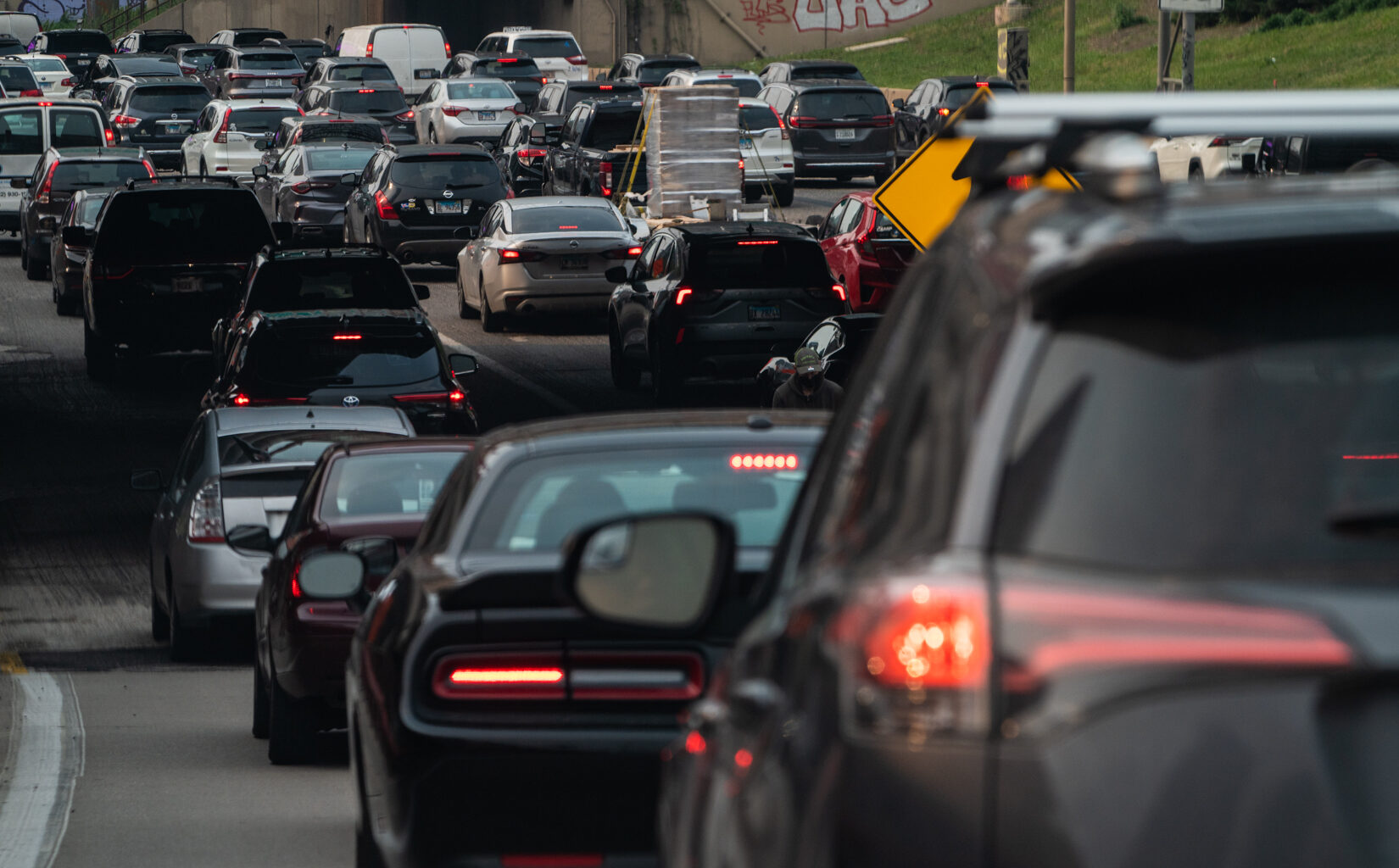 72 Drivers Ticketed In Past Week For Using Shoulders To Beat Traffic, Cook County Sheriff’s Office Says