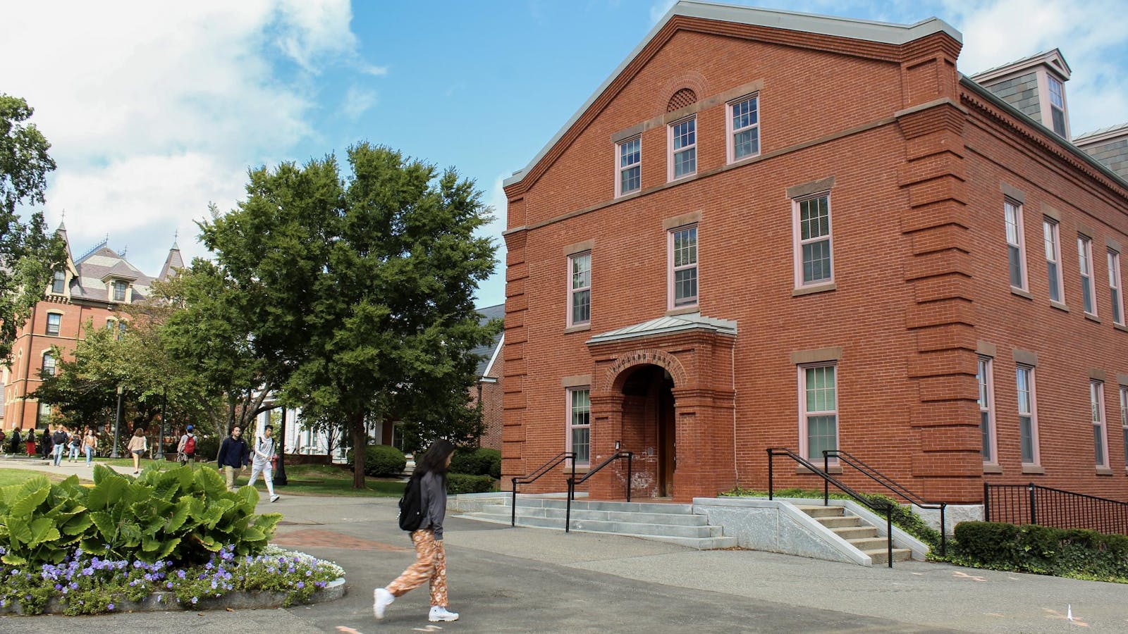 Professors shift many essay-based assessments to in-person exams amid AI concerns