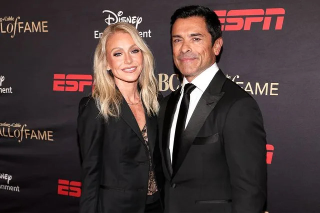 Manoli Figetakis/Getty Kelly Ripa and Mark Consuelos