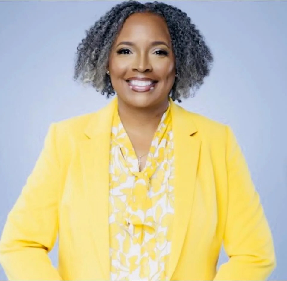 A smiling woman.