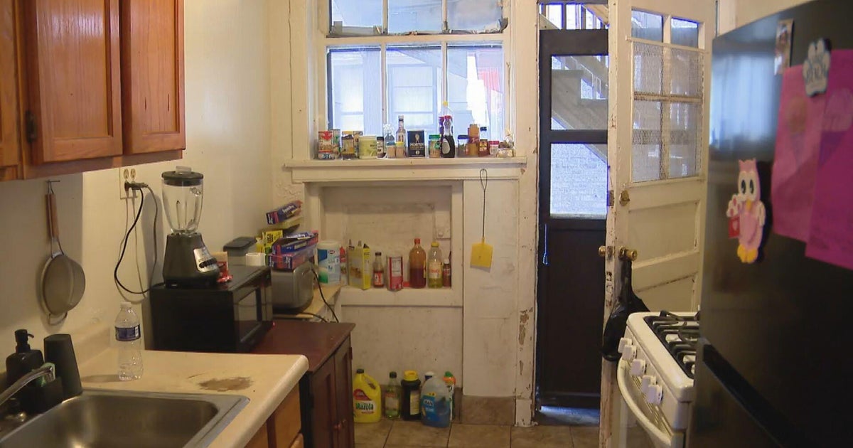 Rogers Park tenants call a rent strike over alleged unsafe living conditions