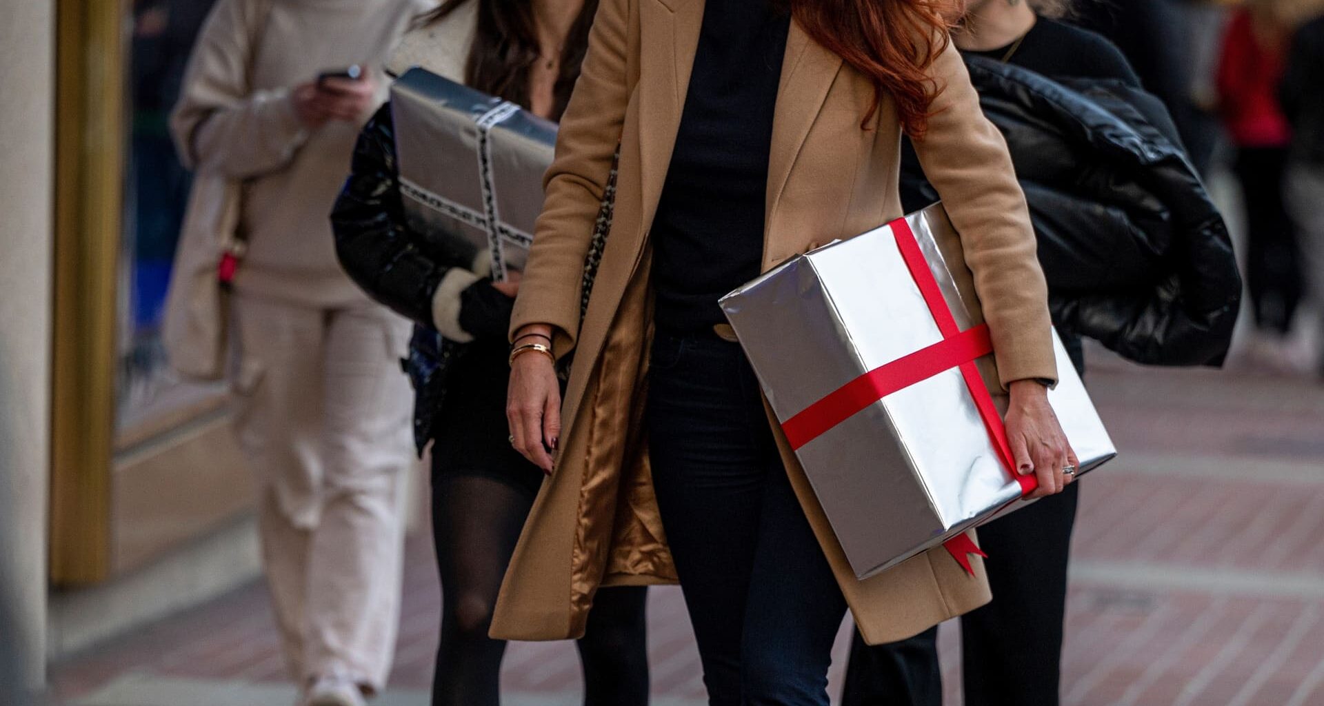 U.S. consumers expect high prices, weak economy, Deloitte survey says