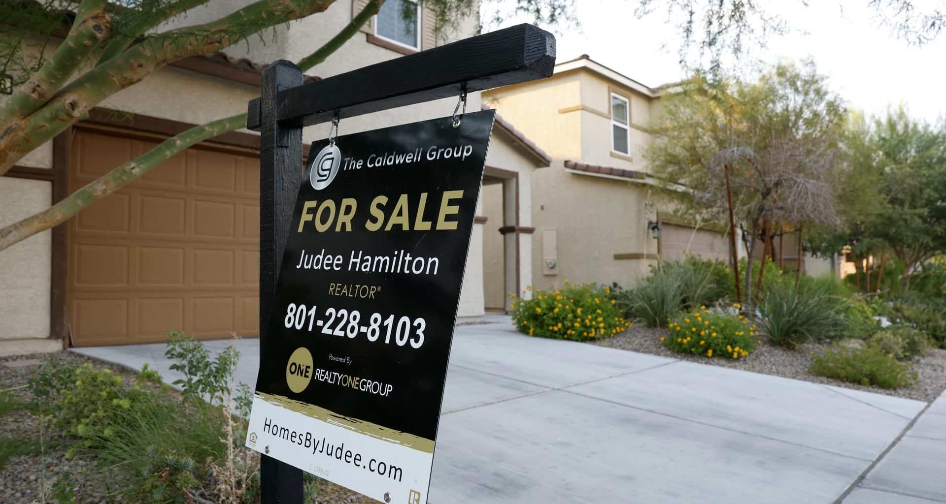 Lower mortgage rates push home sales higher in September