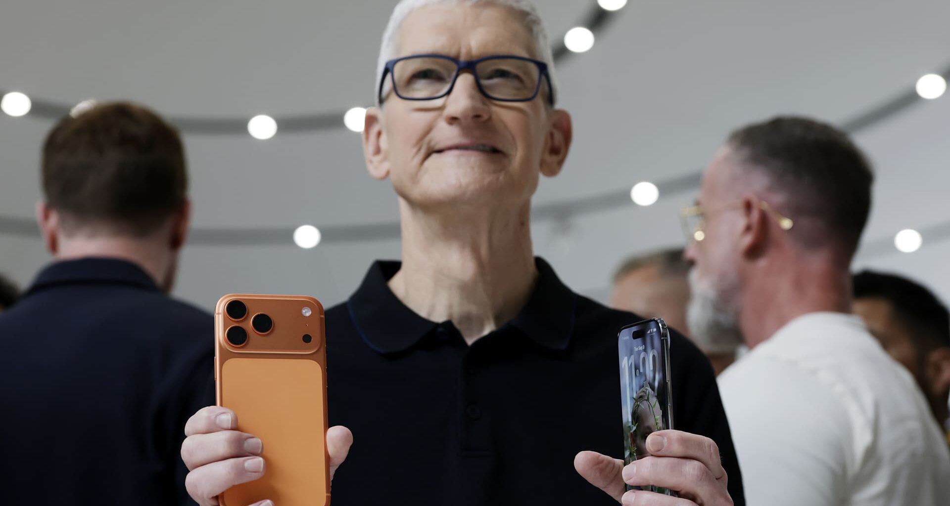 More people want the new iPhone — and Apple shares