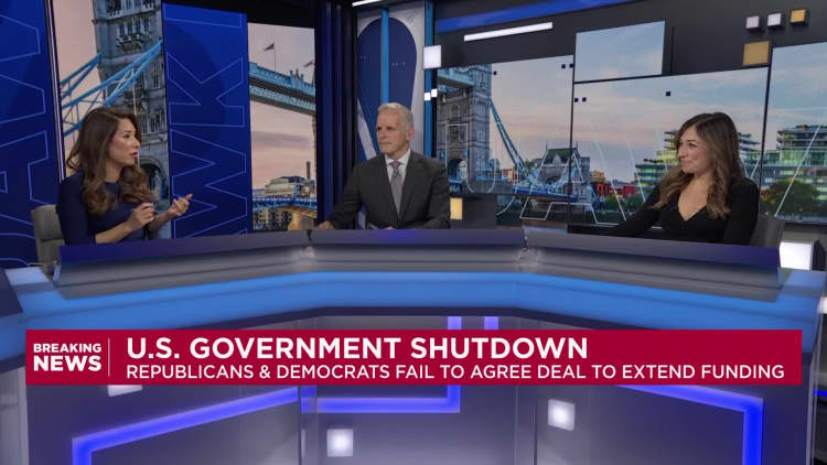 U.S. government shuts down after midnight deadline passes
