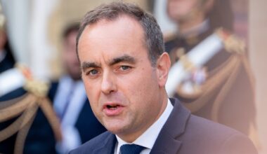 French PM resigns after 27 days sparking fresh political chaos