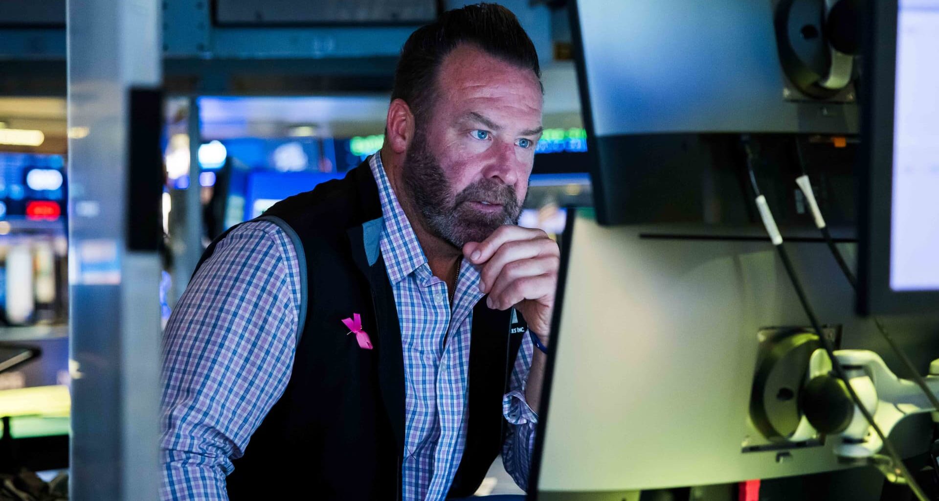 Wall Street's momentum into next week gets spoiled by tariff concerns, with earnings looming