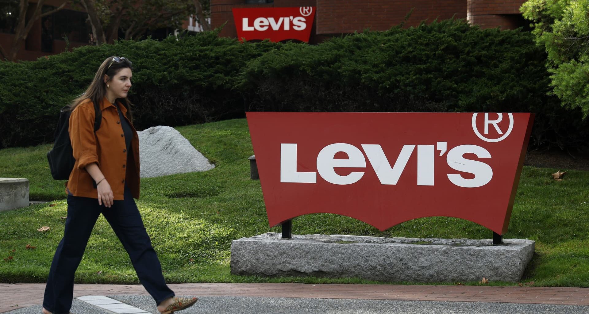 Levi Strauss (LEVI) Q3 2025 earnings