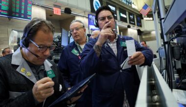 Stocks keep trapping aggressive bears