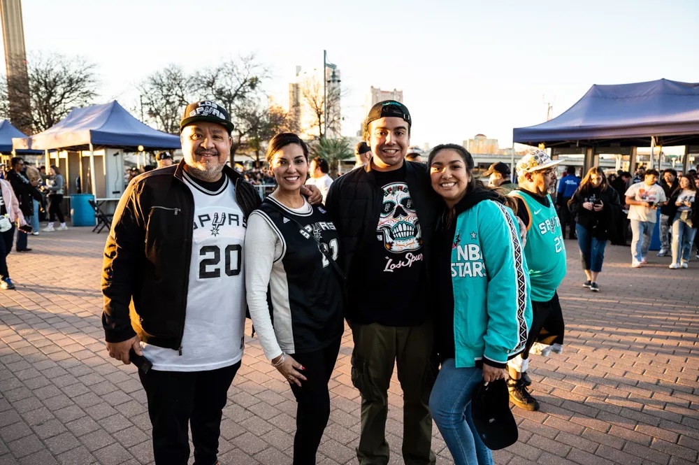 Apparel repping both the Spurs and San Antonio Rodeo banned from voting locations this fall