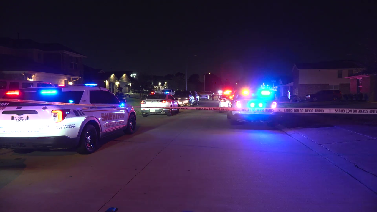 3 shot after uninvited guests show up to homecoming party, Harris County deputies say
