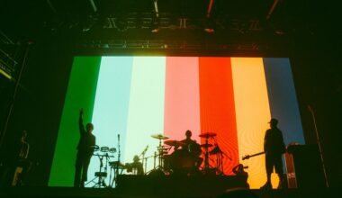 Turnstile with Amyl and the Sniffers transforms Exposition Park into massive mosh pit – Orange County Register