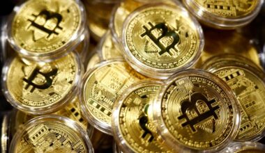 Gold, Bitcoin (BTC) Extend Rally as US Dollar, Japanese Yen Fall on Politics