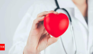 First sign of a heart attack is not chest pain! Cardiologist warns what to watch for instead |