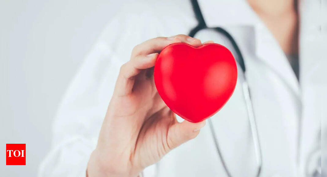 First sign of a heart attack is not chest pain! Cardiologist warns what to watch for instead |