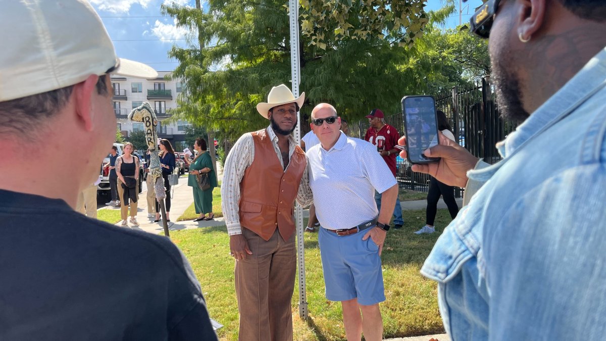 Leon Bridges honored by city of Fort Worth – NBC 5 Dallas-Fort Worth