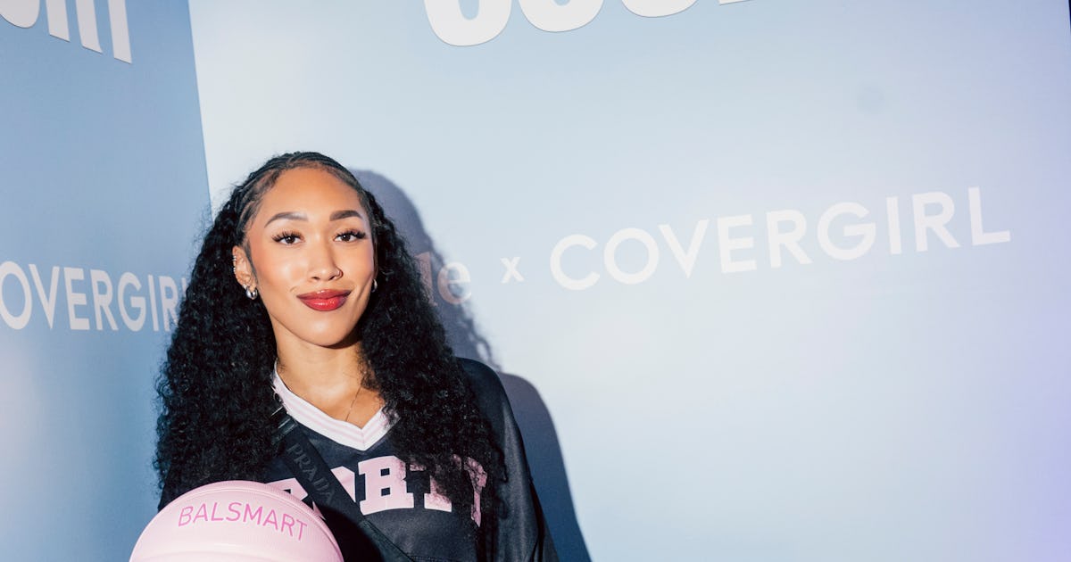 Bustle x COVERGIRL's WNBA Finals Watch Party Was A Nail-Biting Blast