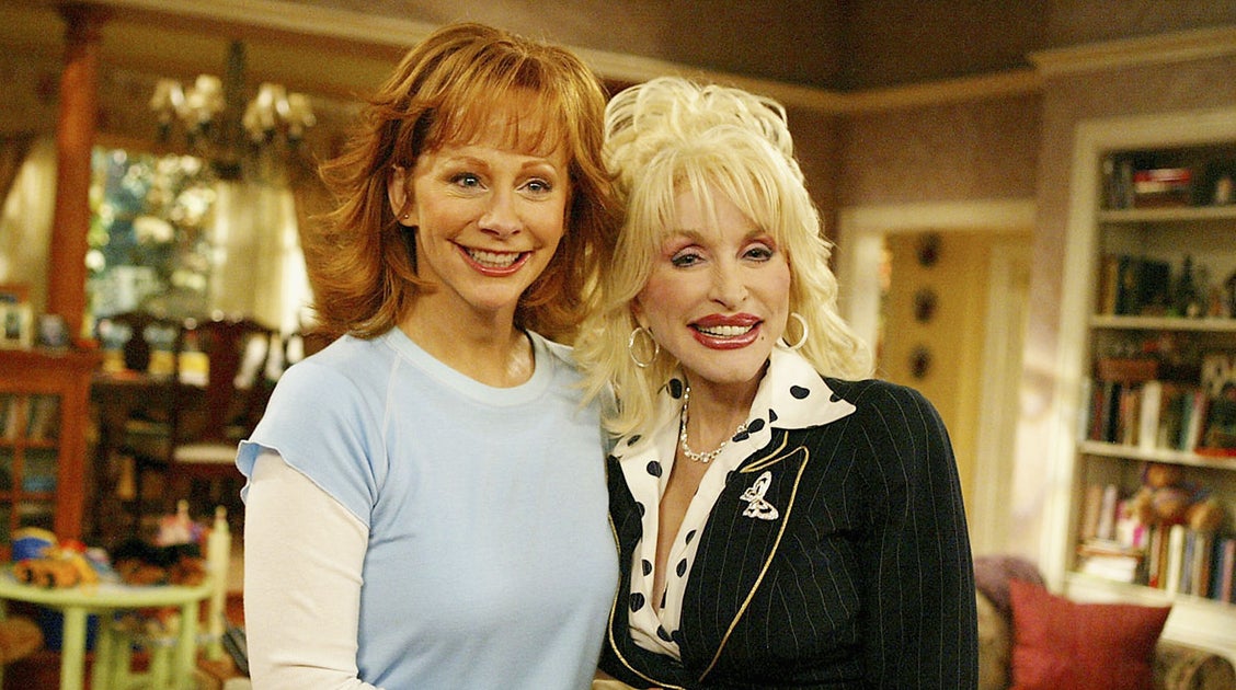 Reba McEntire Slams Bizarre AI Rumors About Her And Dolly Parton