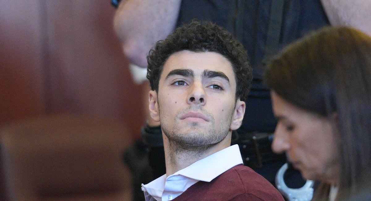 Luigi Mangione asks federal judge in NYC to toss murder, firearms charges