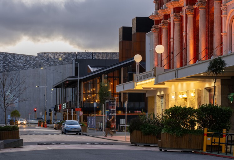 The Court Theatre / Haworth Tompkins - Image 2 of 30