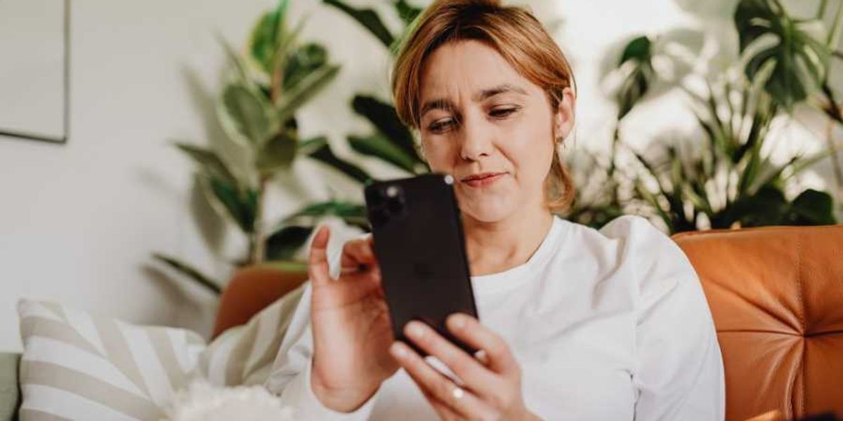 Break phone addiction by switching your display to grayscale