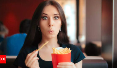 Colon cancer: THIS crunchy snack can reduce the risk by half |