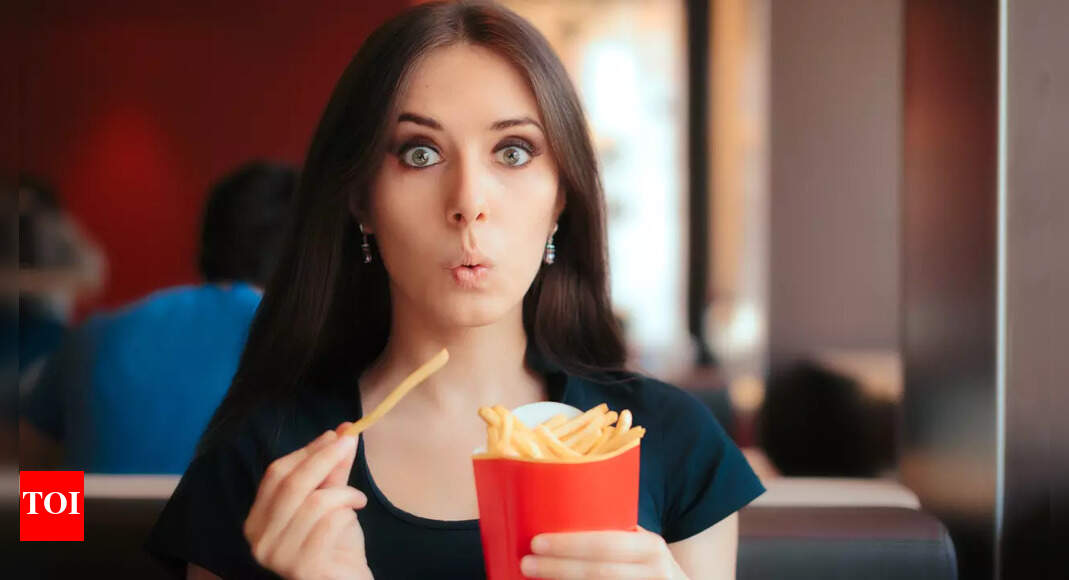 Colon cancer: THIS crunchy snack can reduce the risk by half |