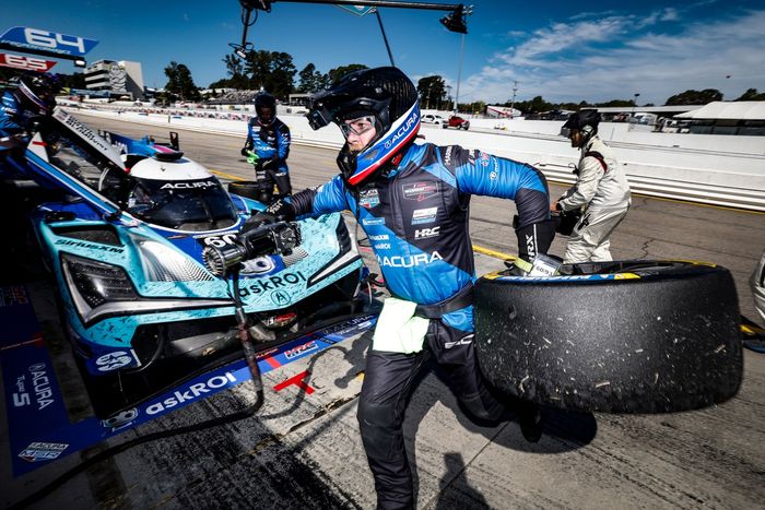 #60 Acura Meyer Shank Racing w/Curb Agajanian Acura ARX-06: Tom Blomqvist, Colin Braun, Scott Dixon