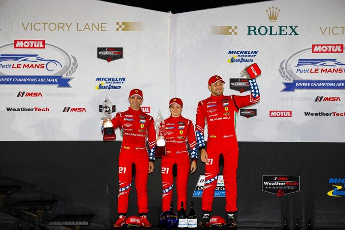 #21 AF Corse Ferrari 296 GT3: Simon Mann, Lilou Wadoux Ducellier, Alessandro Pier Guidi