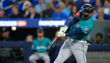 Polanco leads M's to 10-3 romp over Jays in Game 2 of ALCS