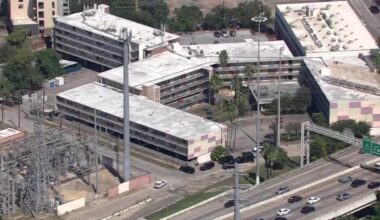 Houston SWAT standoff: Person barricaded in apartment on Main Street