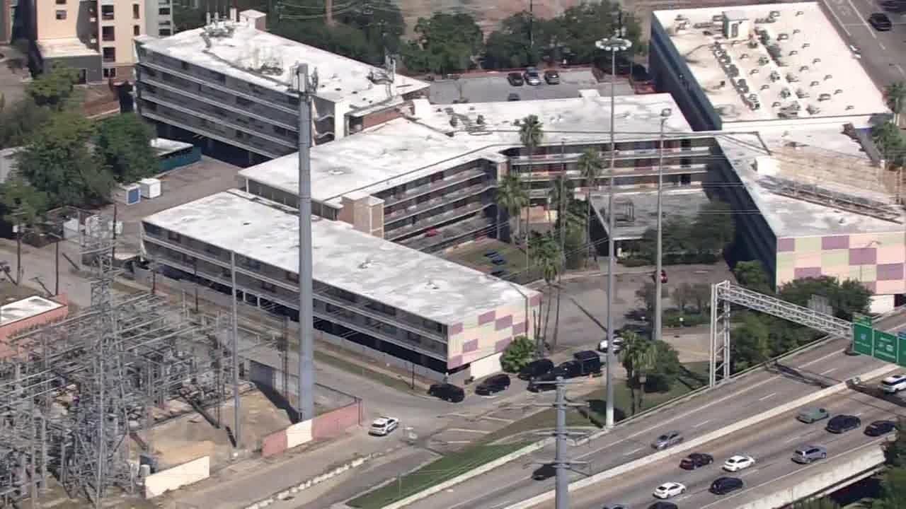 Houston SWAT standoff: Person barricaded in apartment on Main Street