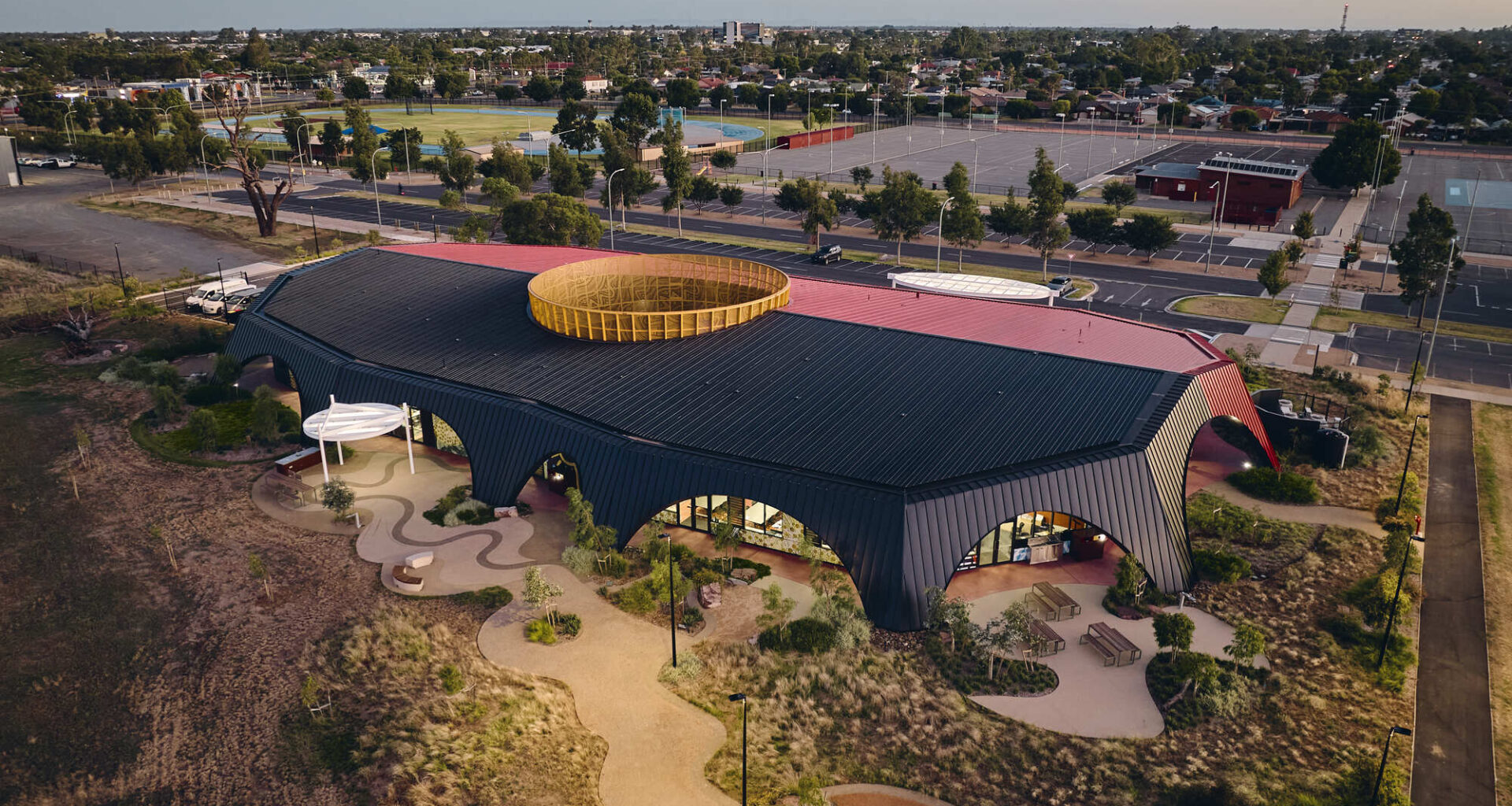 Munarra Centre for Regional Excellence / ARM Architecture