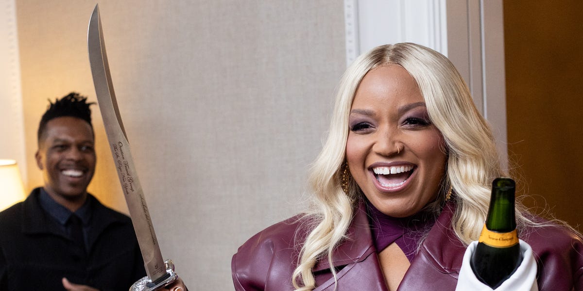 A Broadway Star Walks Into a New York City Icon