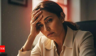 Vitamin B12 deficiency symptoms: The hidden signs of Vitamin B12 deficiency that mimic depression and ageing |