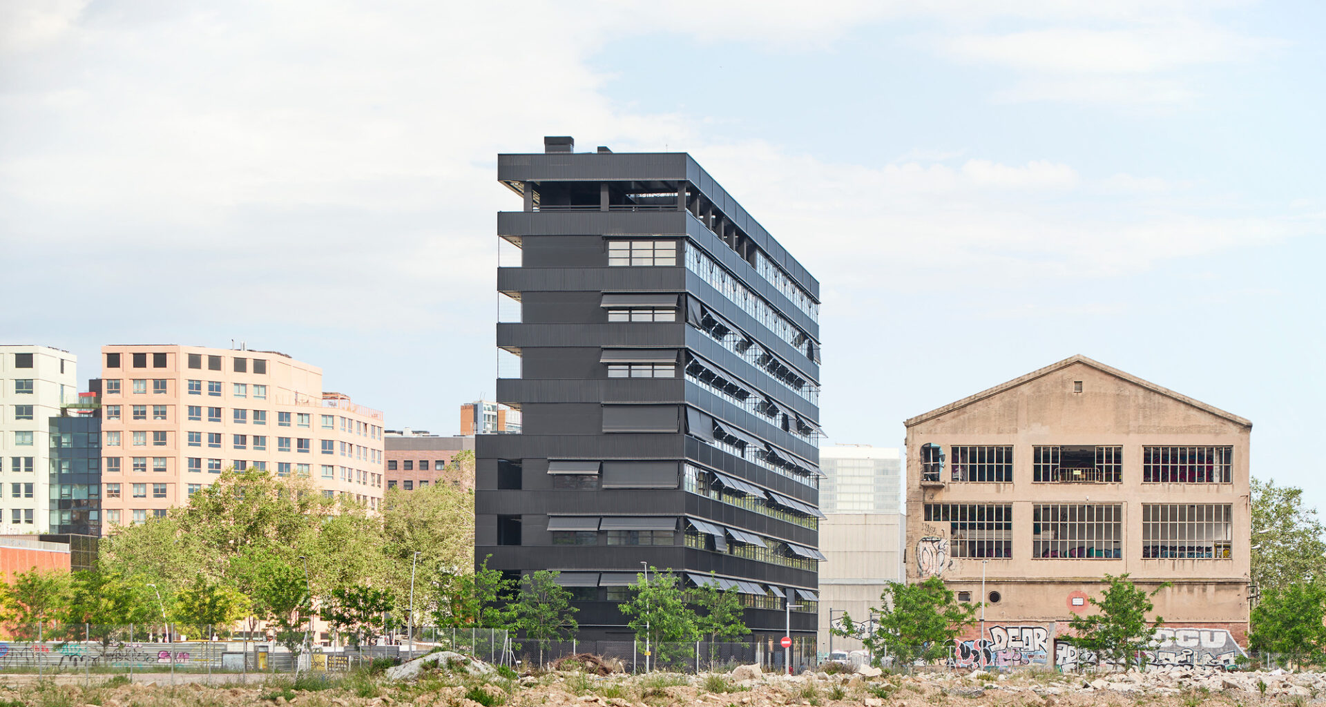 45 Industrialized Social Housing Units / Vivas Arquitectos